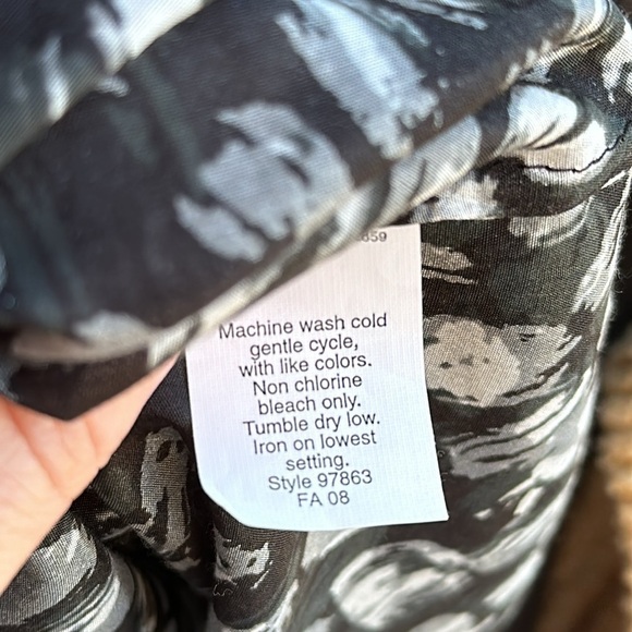 J. Crew Ruffle Button Down Three Quarter Sleeve Sheer Blouse Women's Size 6 - Picture 8 of 8